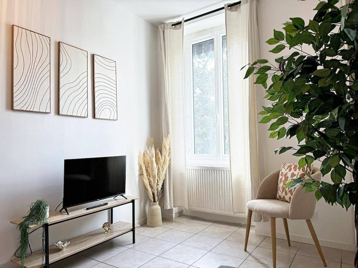 Appartement entier, Suite Sacramento - Check in h24 - Wifi in Oullins, Lyon et ses environs