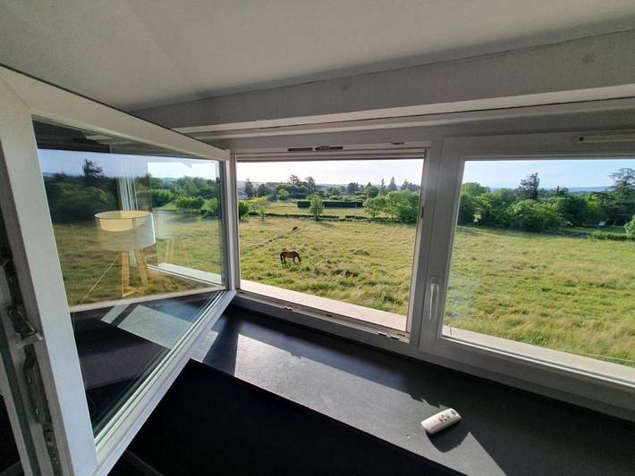 Location de vacances pour 8 personnes, avec vue ainsi que piscine et jardin à Roiffieux - 3