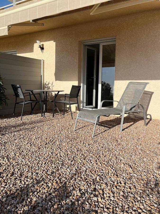 Appartement de vacances pour 2 personnes, avec jardin ainsi que vue et piscine