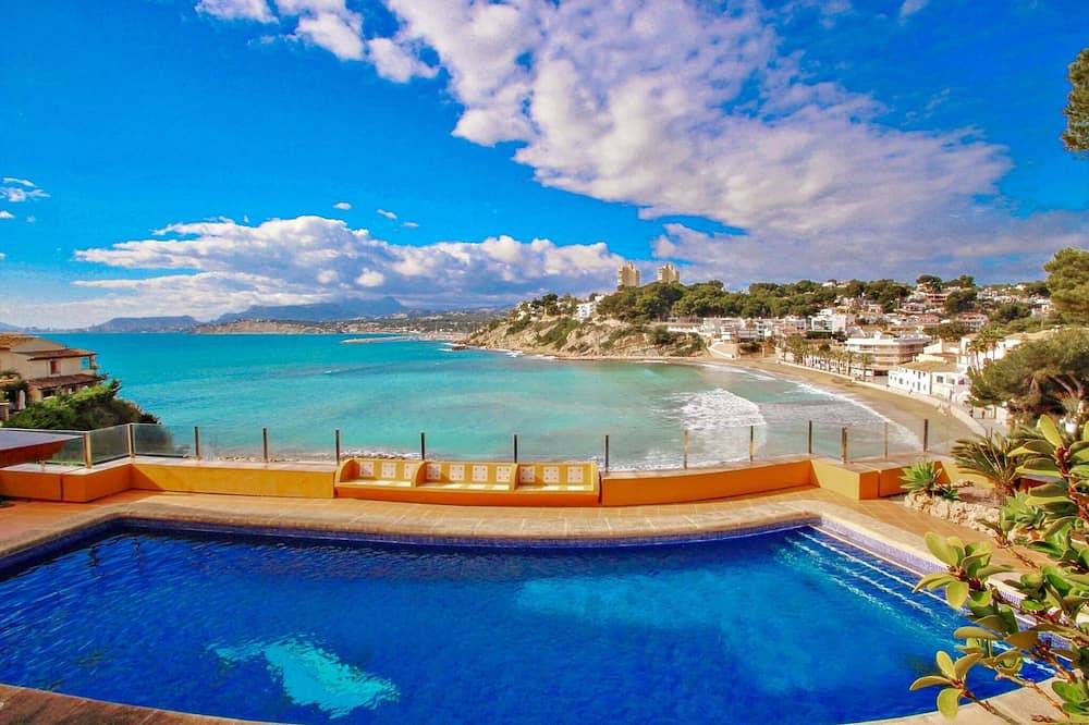 El Portet - beachfront holiday home with private pool in Moraira in Cala El Portet, Teulada (Spain)