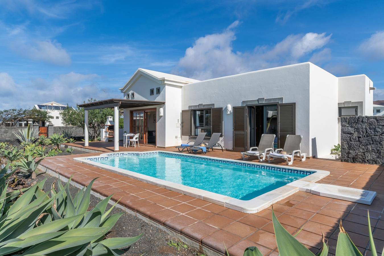 Casa Vacacional 'Alessia, Playa Blanca' con Vistas al Mar, Piscina Privada y Wi-Fi in Montaña Roja, Yaiza