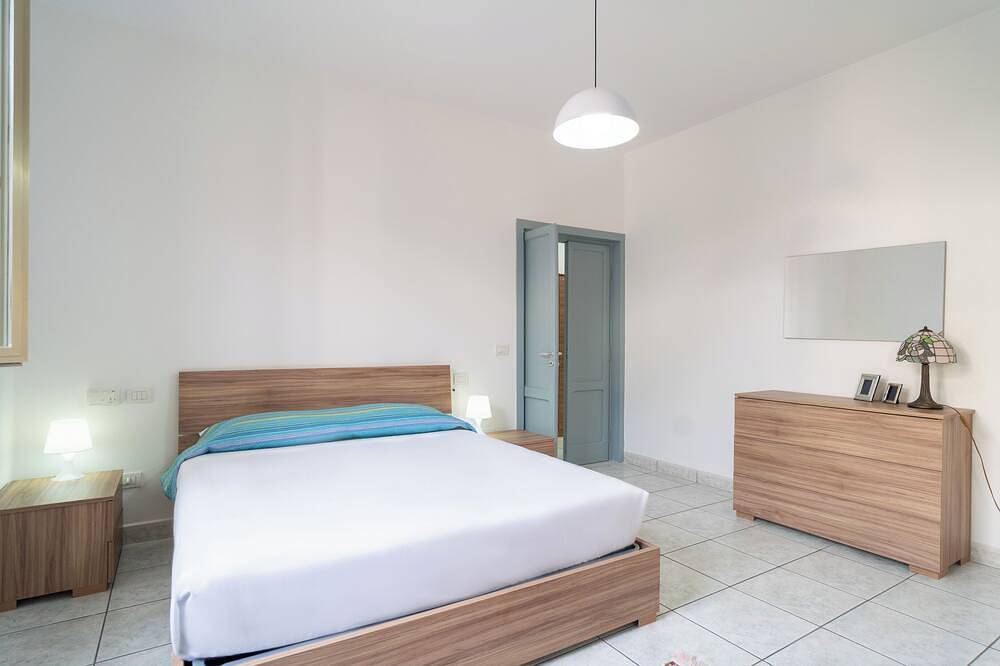 Entire apartment, A casa di Gigi - Three Bedroom Apartment, Sleeps 6 in Tortoreto Lido, Tortoreto Region