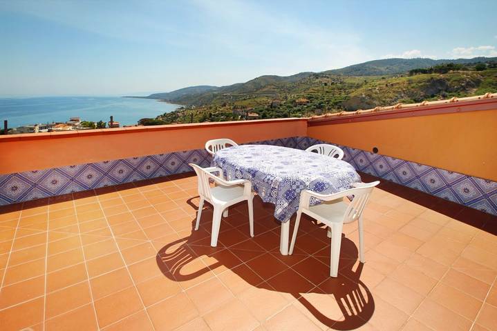 Appartamento per 2 persone, con balcone/terrazza e vista oceano a Santo Stefano di Camastra