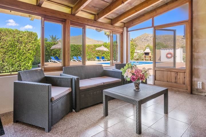 Villa de vacaciones 'Can Serra' con piscina privada, vistas a la montaña, terraza y jardín in Puerto de Pollensa, Pollença