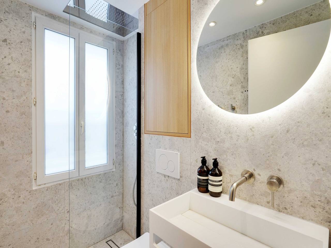 Appartement entier, Charmant appt avec balcon - 2P/1Br - Saint Lazare in Paris, Île de France