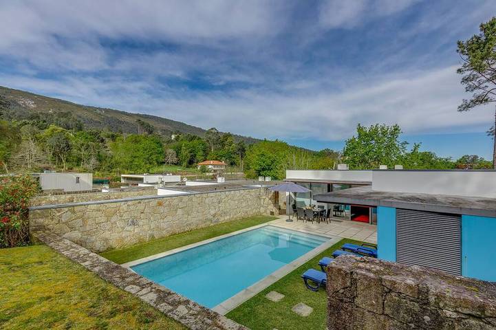 Location de vacances pour 6 personnes, avec terrasse et jardin dans Venade
