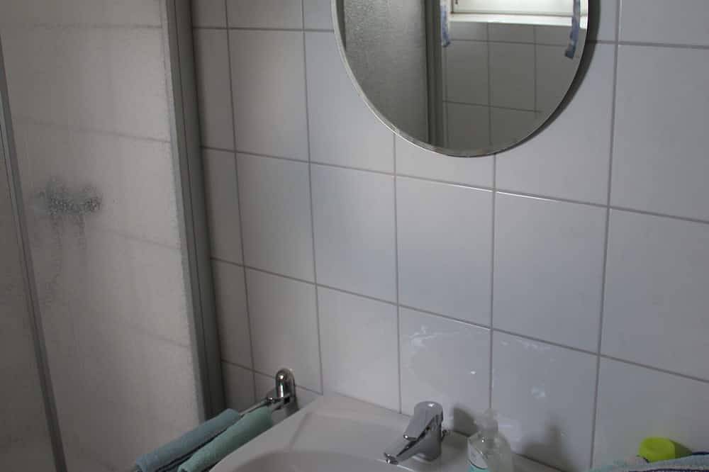 Ganze Wohnung, Gemütliche Ferienwohnung (48qm) mit überdachtem Balkon in Wunsiedel, Landkreis Wunsiedel im Fichtelgebirge