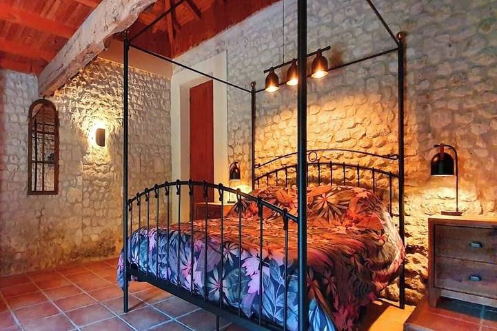Gîte pour 4 personnes, avec jardin à Poullignac - 2