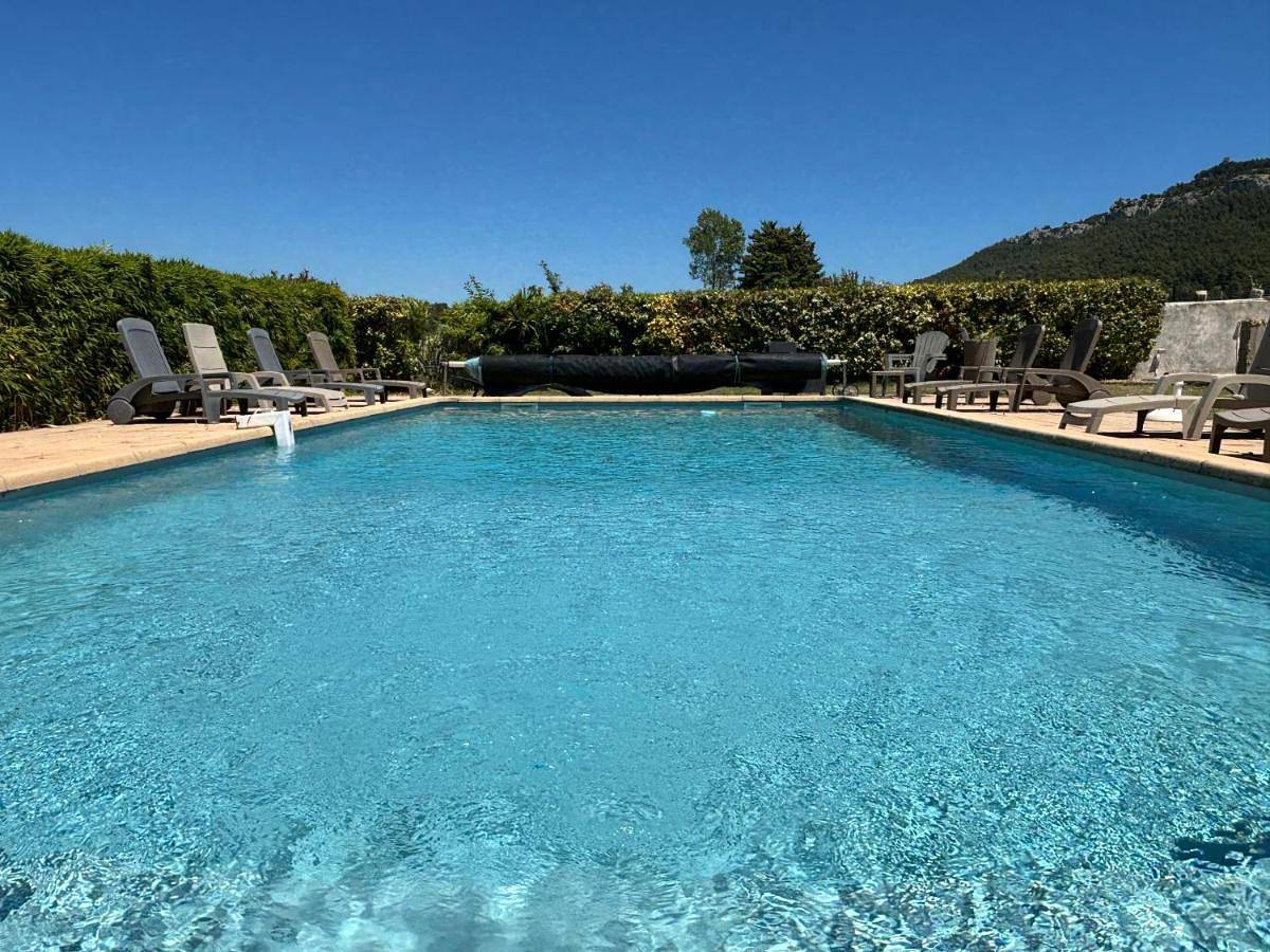 Appartement entier, Apartment in Roquefort-la-Bédoule, Région de Marseille