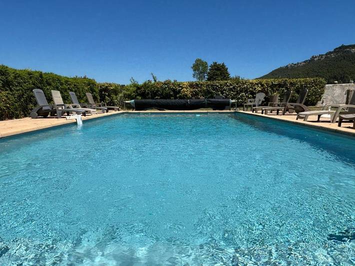 Gîte pour 4 personnes, avec Jacuzzi ainsi que Terrasse et Piscine à Roquefort-la-Bédoule
