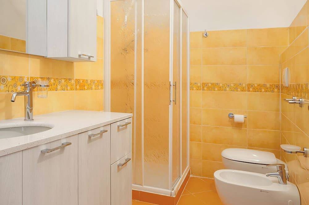 Ganze Wohnung, Casa Bacio-Apartment im historischen Zentrum von Cassone in Cassone di Malcesine, Malcesine
