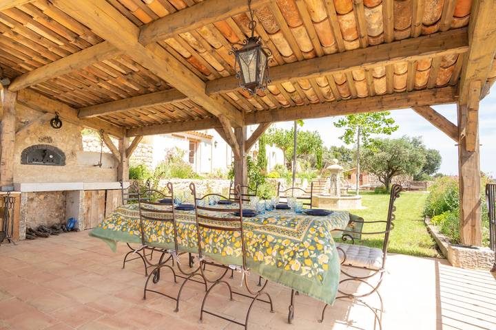 Location de vacances pour 6 personnes, avec jardin ainsi que piscine et terrasse à Aups - 2