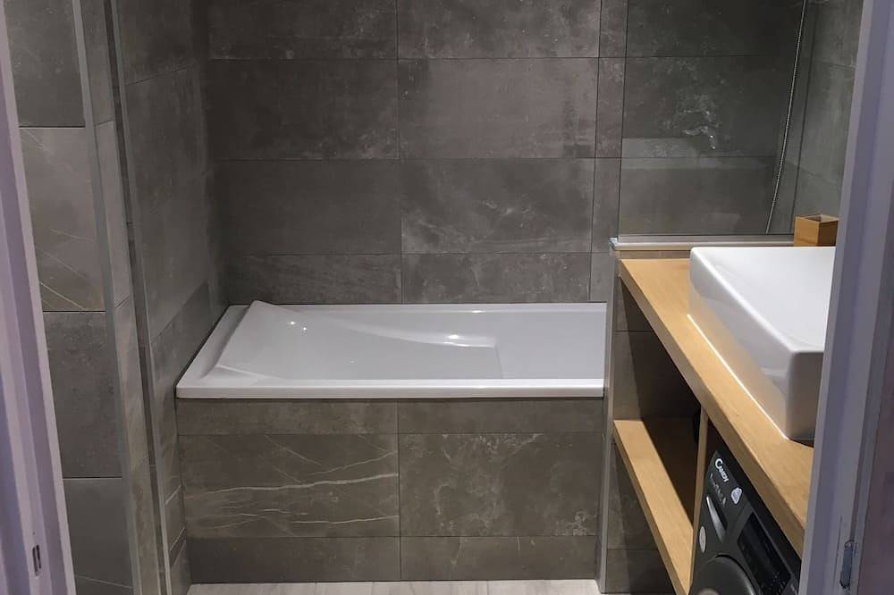 Appartement entier, Appartement neuf haut de gamme 40m2 - climatisé - terrasse 32m2 in Sagone, Coggia