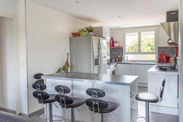 Gîte pour 10 personnes, avec terrasse à Meyzieu - 4