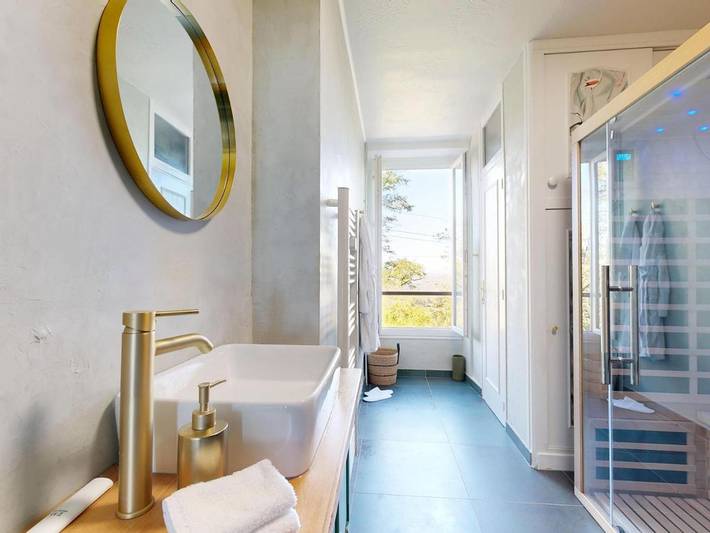 Gîte pour 4 personnes, avec vue ainsi que sauna et terrasse à Lissac-sur-Couze - 3