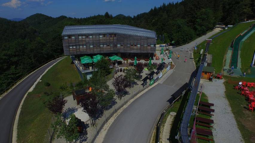 Hôtel pour 4 personnes, avec jardin ainsi que jacuzzi et sauna, animaux acceptés