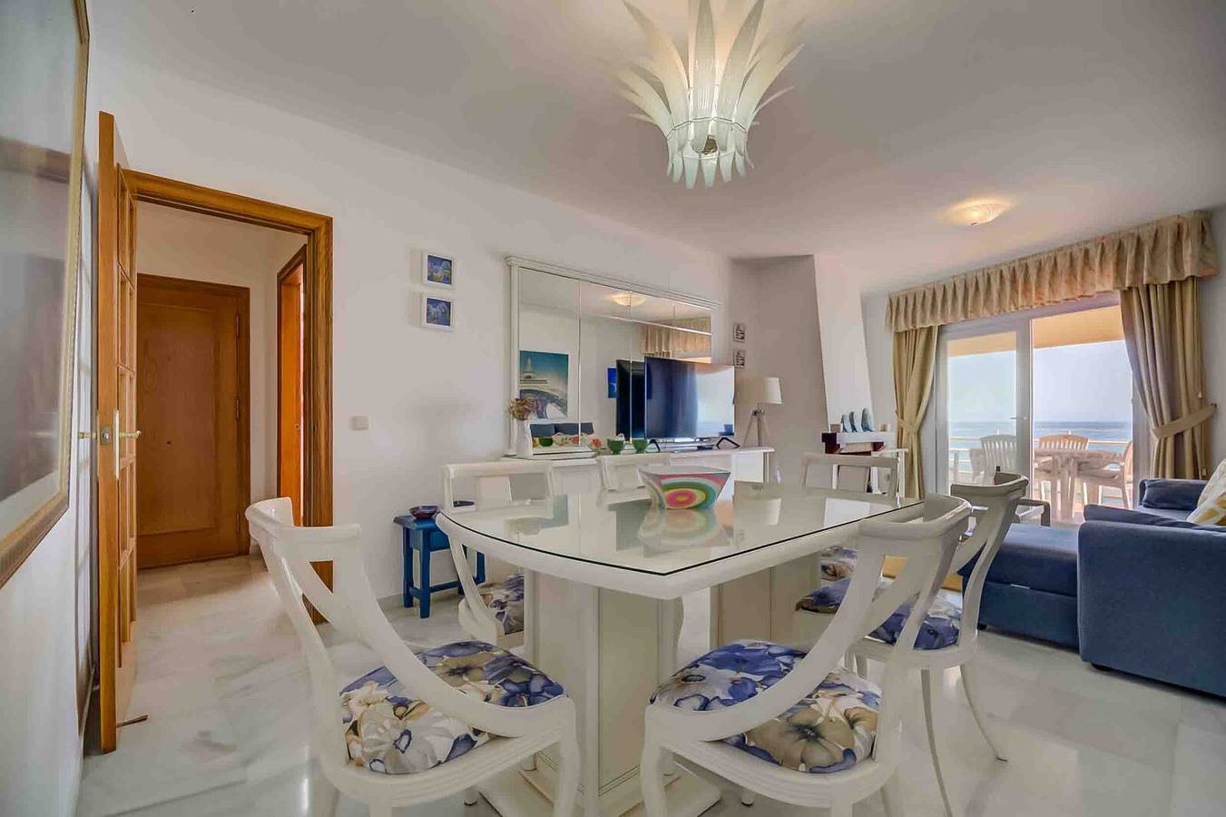 Hel leilighet, Apartment 'Calypso' with Sea Views, Wi-Fi and Air Conditioning in Los Boliches, Fuengirola
