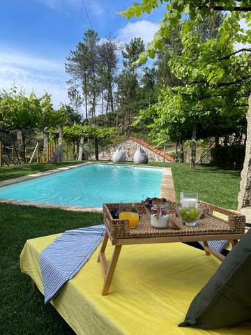 Cottage pour 3 personnes, avec piscine ainsi que vue et jardin dans Facha