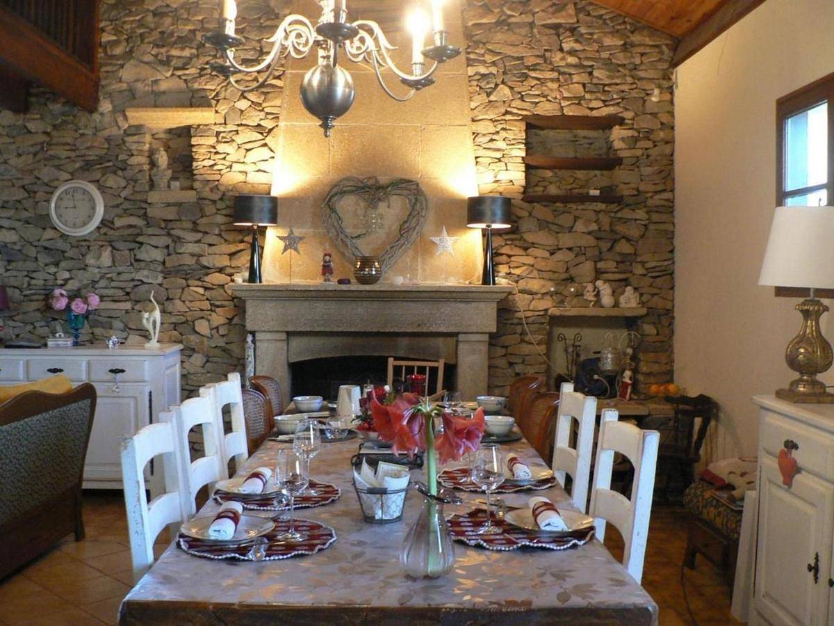 Family Room with Bathroom in Le Grand-Serre, Région de Valence