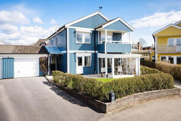 Ferienhaus für 10 Personen, mit Balkon und Terrasse sowie Garten und Ausblick in Motala