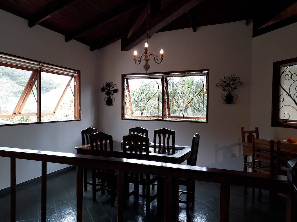 Haus mit Pool und Meerblick in Wohnanlage p bis zu 10 Personen. in Ilhabela