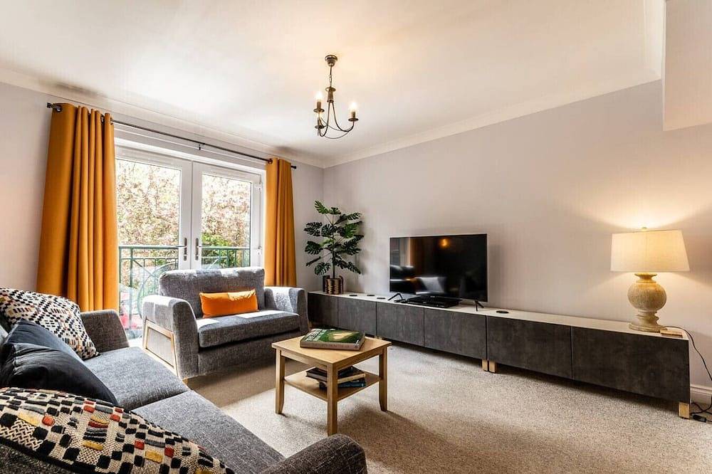 Stylish townhouse by the Quay with parking in Exeter, Devon