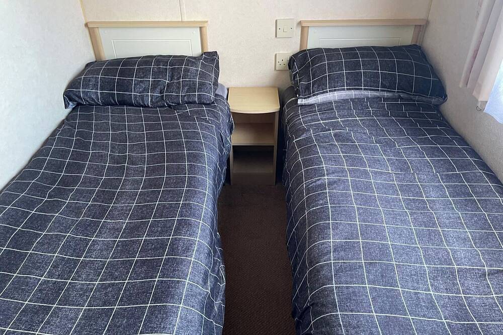 Caravan Sleeps 8 - Parking, Pet Friendly in Chapel St. Leonards, Lincolnshire