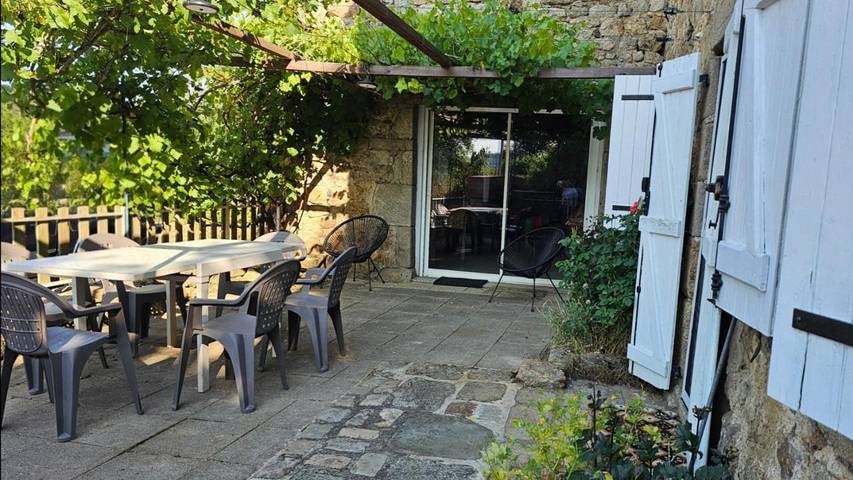 Location de vacances pour 12 personnes, avec jardin ainsi que vue et terrasse, animaux acceptés à Usson-en-Forez - 2