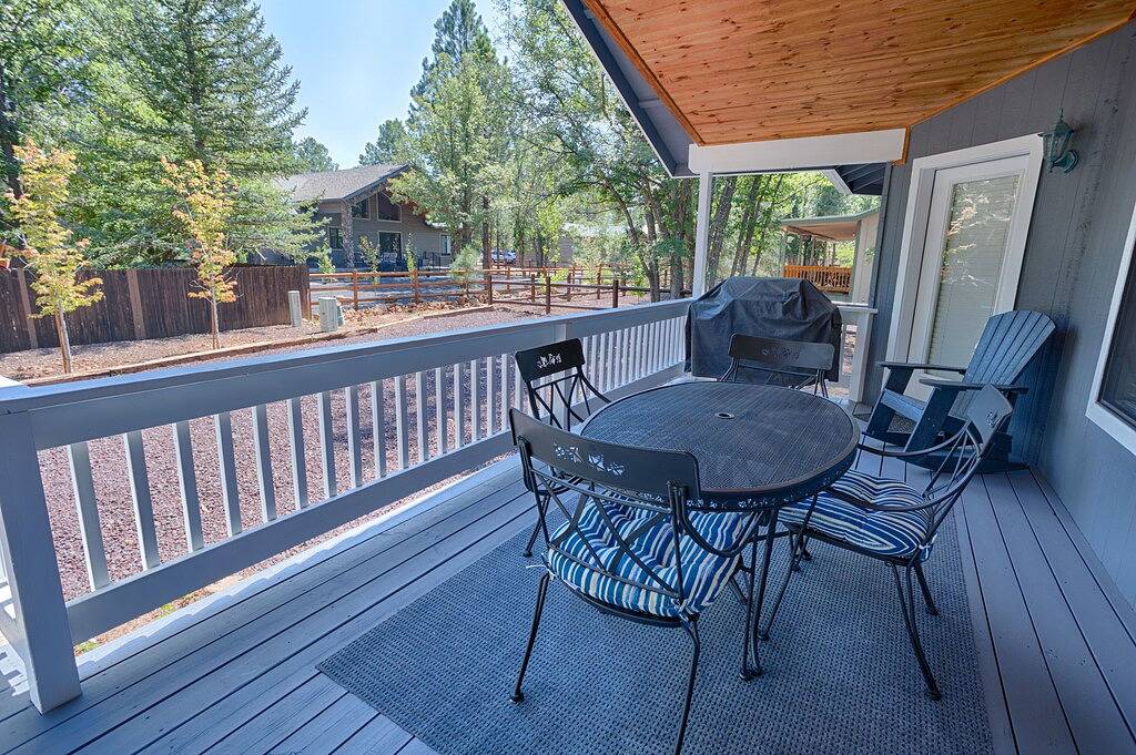 Tranquility and Beauty in the Heart of Pinetop Lakes in Navajo County