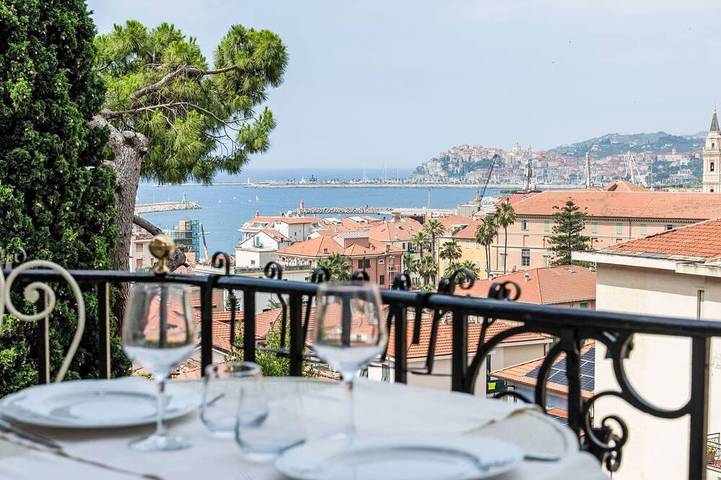 Villa pour 4 personnes, avec balcon à Imperia