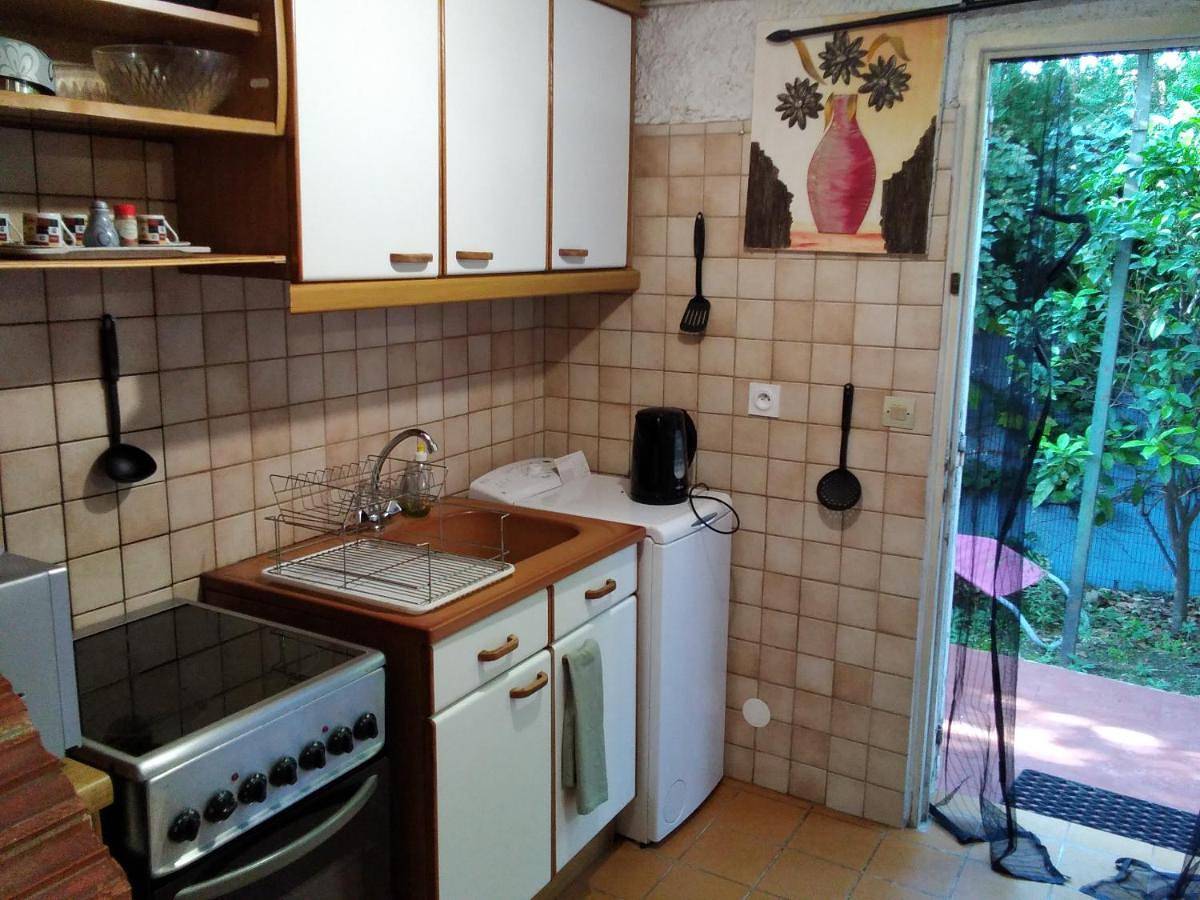 Appartement entier, One-Bedroom Apartment in Istres, Côte méditerranéenne (France)