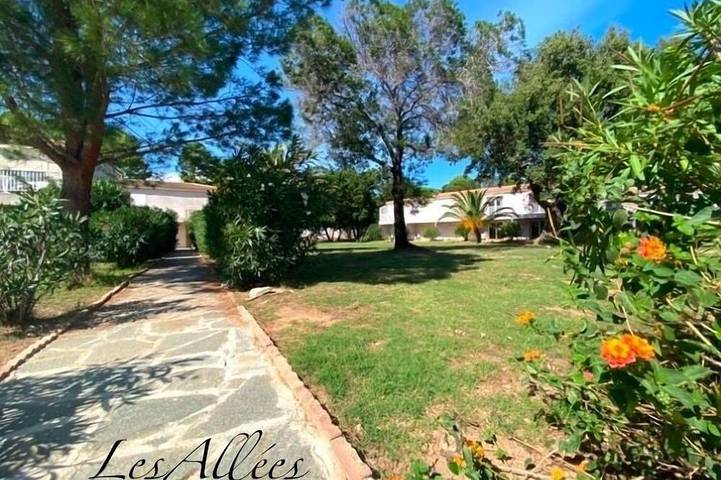 Appartement entier, Cala Rossa • piscine • écrin nature calme • plages à 2 mn ! in Cala Rossa, Lecci