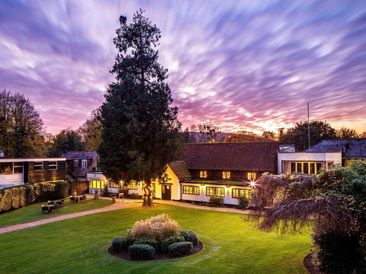 Classic Twin Room in Mickleham, Surrey