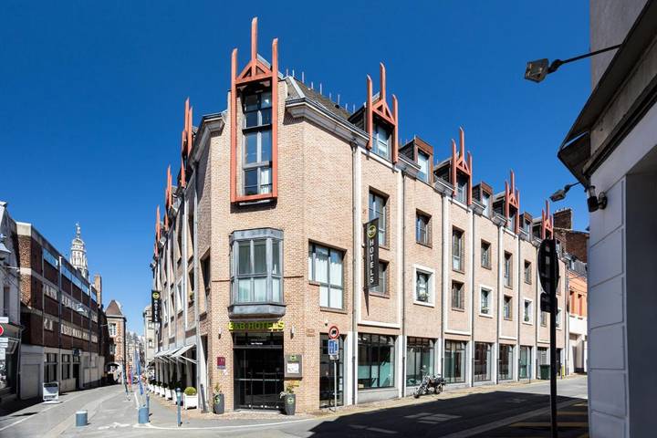Hôtel pour 3 personnes, avec terrasse à Arras