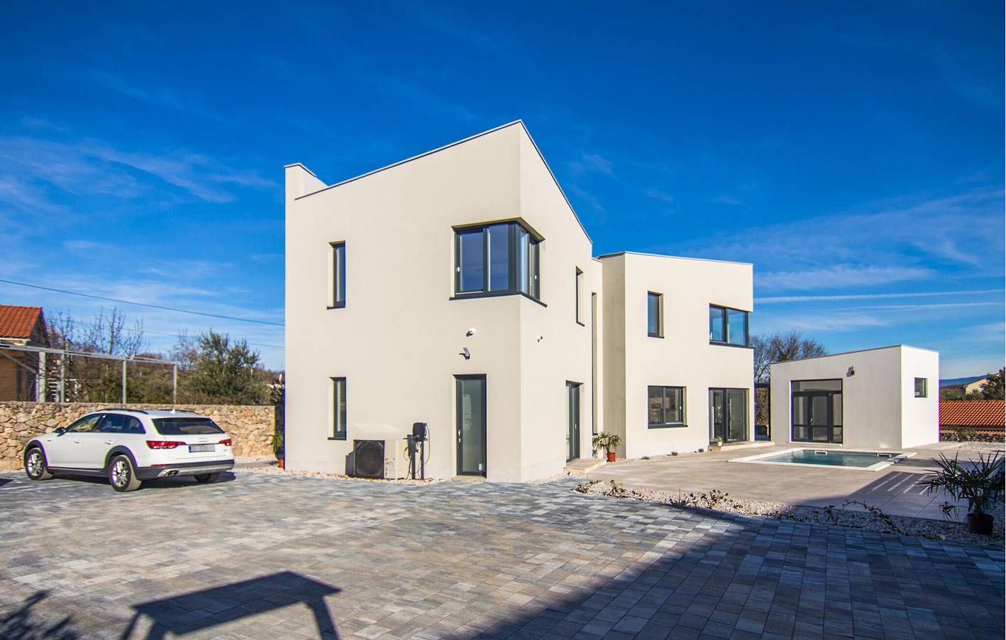 Encantador apartamento de 2 dormitorios con piscina y terraza, a 1,5 km de la playa in Krk Ciudad, Krk (isla)