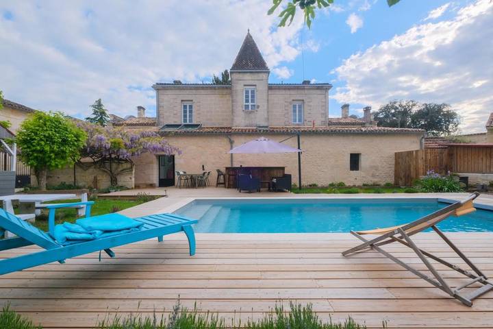Chambre d’hôte pour 2 personnes, avec piscine ainsi que jardin et vue