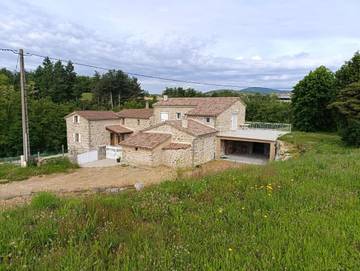 Gîte pour 9 personnes, avec jardin et vue, animaux acceptés à Étables
