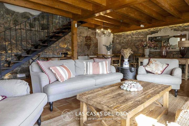 Casa rural para 8 personas, con Balcón y Terraza además de Jardín y Vistas en Parque Natural de Las Ubiñas-La Mesa - 4