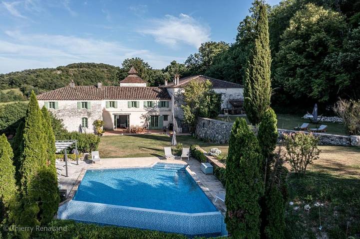 Gîte pour 2 personnes, avec jardin et piscine à Courbiac