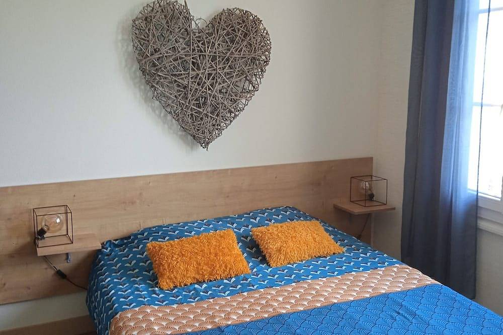 Entire apartment, Lovely studio 10 les capucines, Bagnoles de l'Orne town center in Bagnoles-de-l'Orne, Parc naturel régional Normandie-Maine