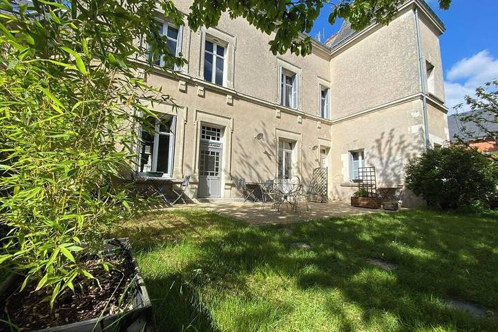 Location de vacances pour 15 personnes, avec jardin à Savigné-sur-Lathan