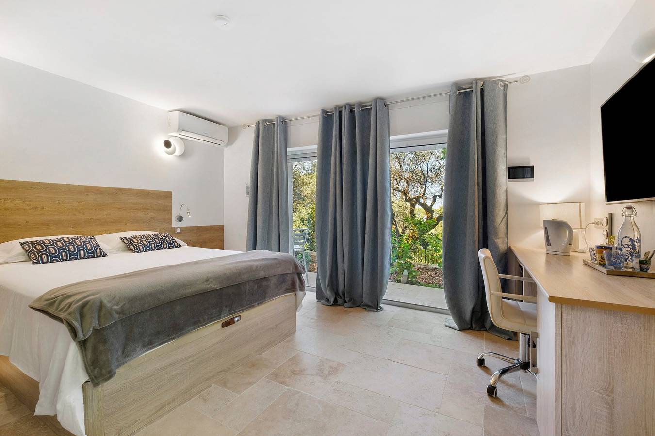 Kamer Jasmin 26 m² met airco op tuinniveau, gedeelde woonkamer, keuken en tuin. in Grasse, Middellandse Zeekust (Frankrijk)