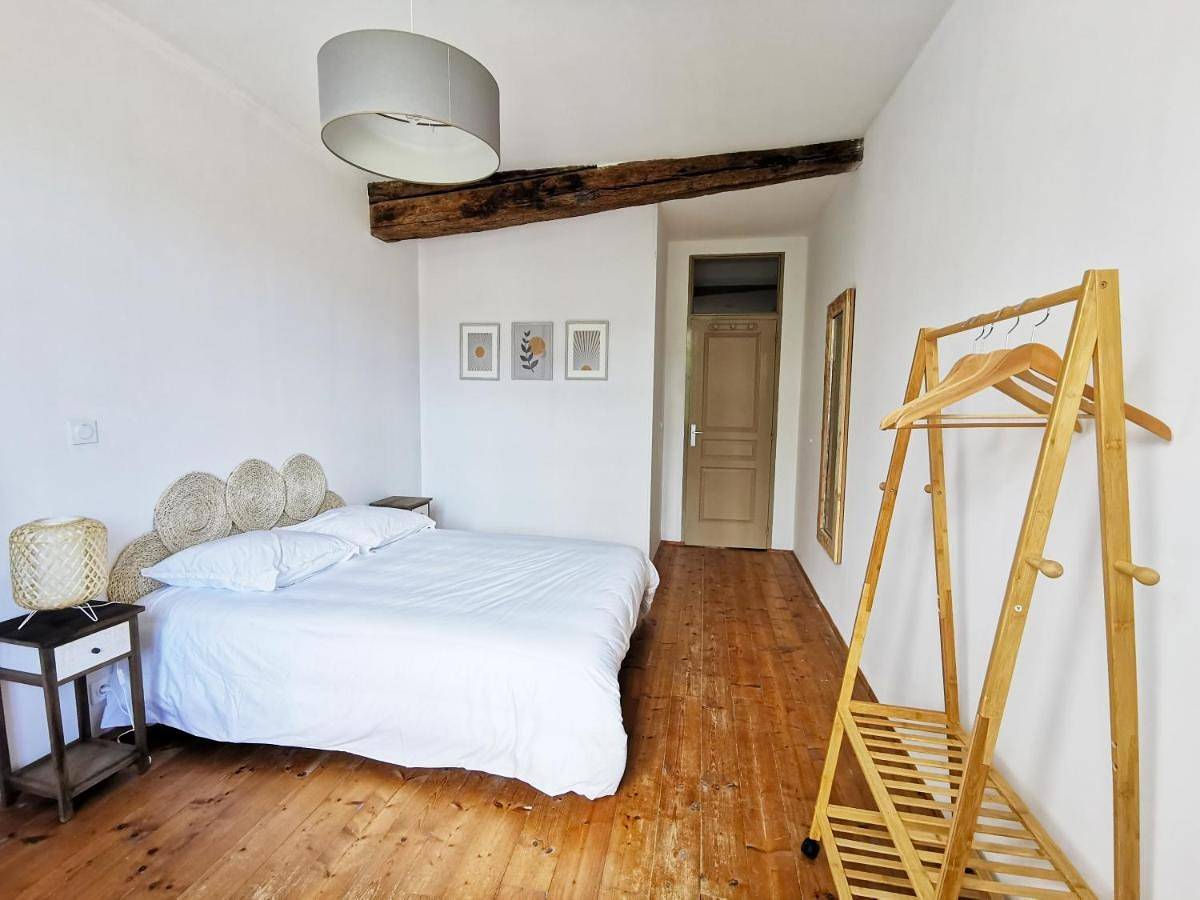 Appartement entier, Maison de charme spacieuse, terrasse et vue sur la place in Monflanquin, Région de Villeneuve-sur-Lot