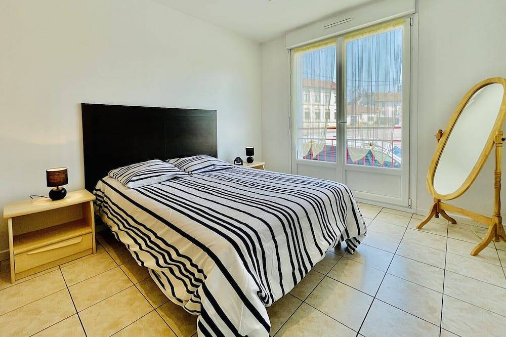 Entire apartment, Victor Hugo : Apartment 300 meters from the thermal baths in La Vôge-les-Bains, Épinal region