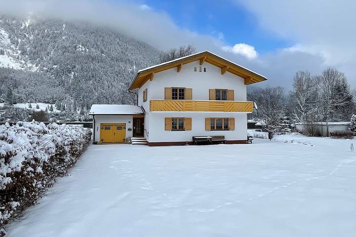 Ferienhaus für 10 Personen, mit Balkon und Garten