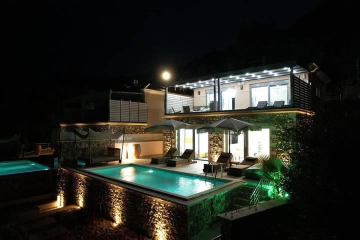 Villa for 5 people, with pool and view as well as garden in Parga