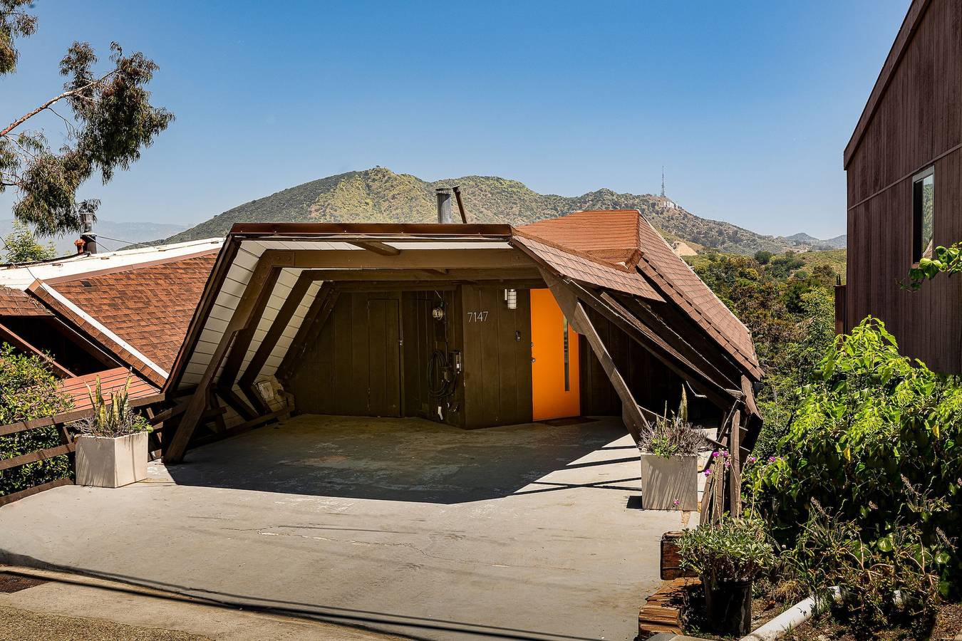 Iconic Gesner Boat House w/view of Hollywood Sign in Los Angeles, Los Angeles County