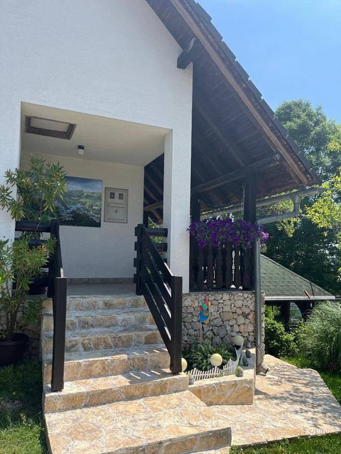 Gîte pour 2 personnes, avec jardin ainsi que vue et terrasse, adapté aux familles dans Poljanak - 3