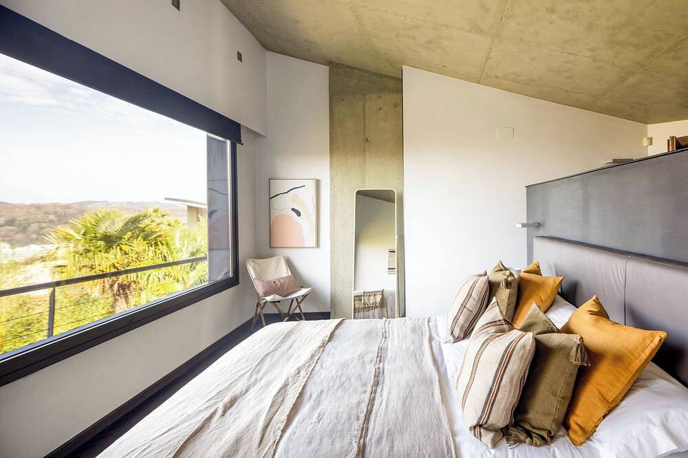 Villa Angelu : Architectural Jewel with Swimming Pool in San Sebastian, Gipuzkoa