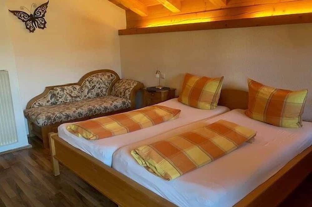 Ganze Wohnung, Ferienwohnung Anna 80 qm im 2. Obergeschoss in Bergen (Chiemgau), Chiemsee